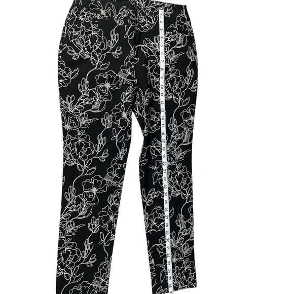 Chico's Brigitte Basic Slit Ankle Pants Front Pockets Size 4 Regular Stretchy - Picture 6 of 9